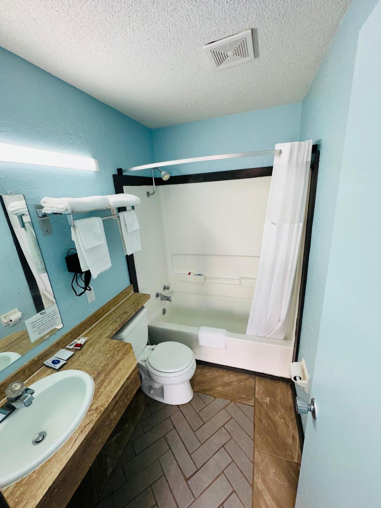 Travel Inn & Suites Emporia Eksteriør billede
