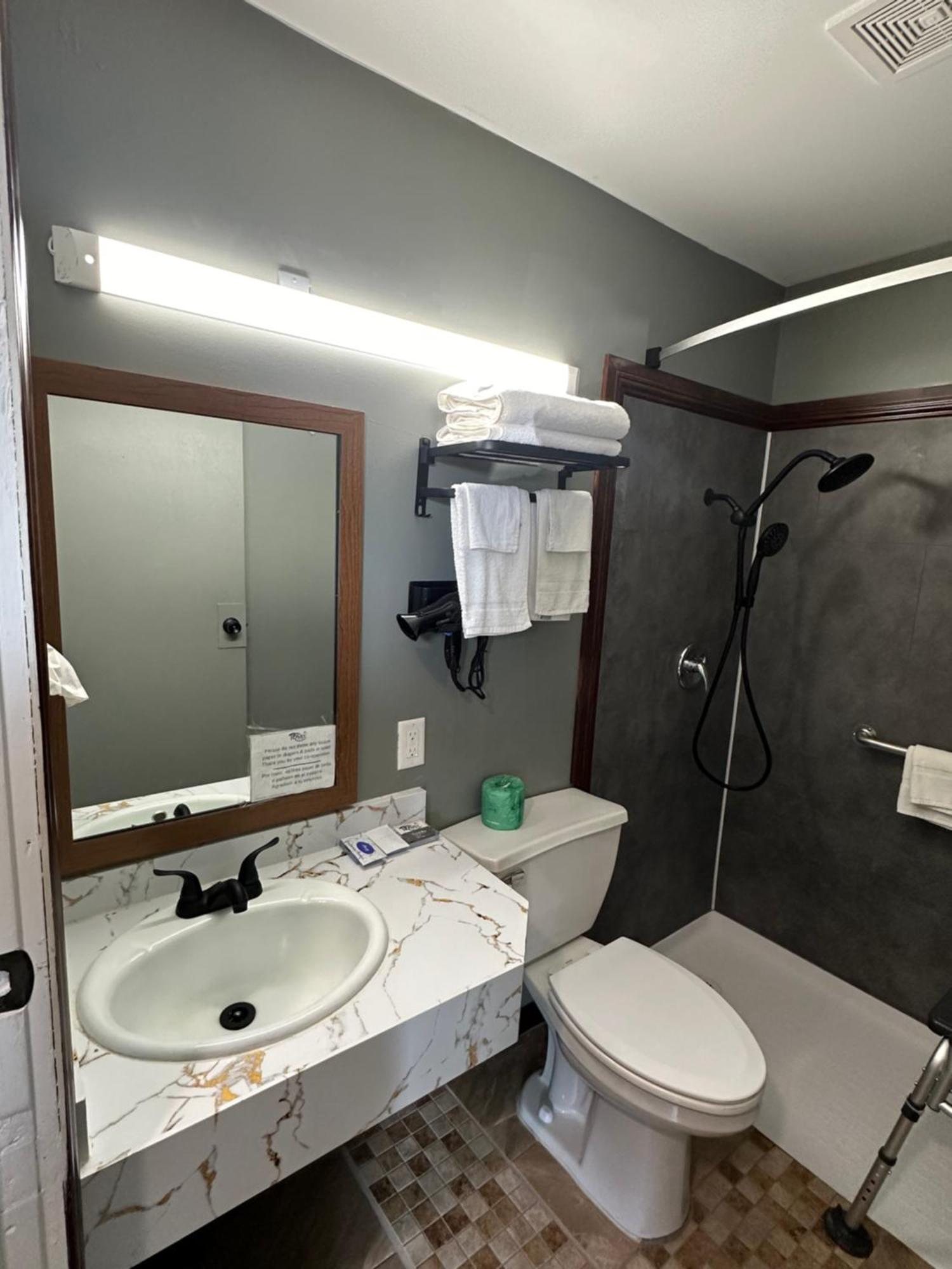 Travel Inn & Suites Emporia Eksteriør billede